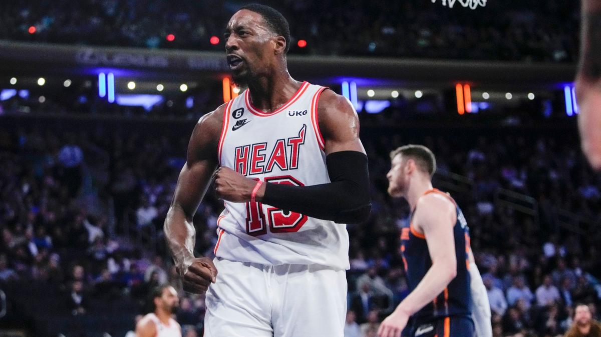 El centro del Heat Bam Adebayo celebra tras clavar la pelota en el partido ante los Knicks, celebrado el 2 de febrero de 2023 en Nueva York.