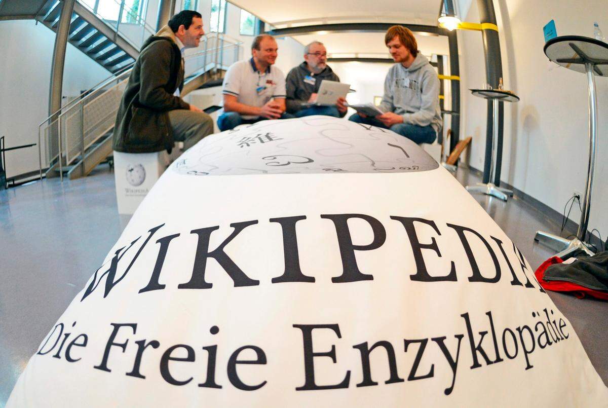 Participantes se reúnen durante la conferencia ‘WikiCon 2013’ en Wikipedia en el Instituto de Tecnología de Karlsruhe (KIT) en Karlsruhe, Alemania.