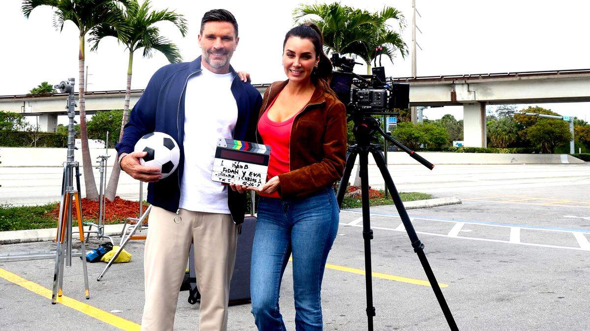 Julián Gil y Elizabeth Gutiérrez.