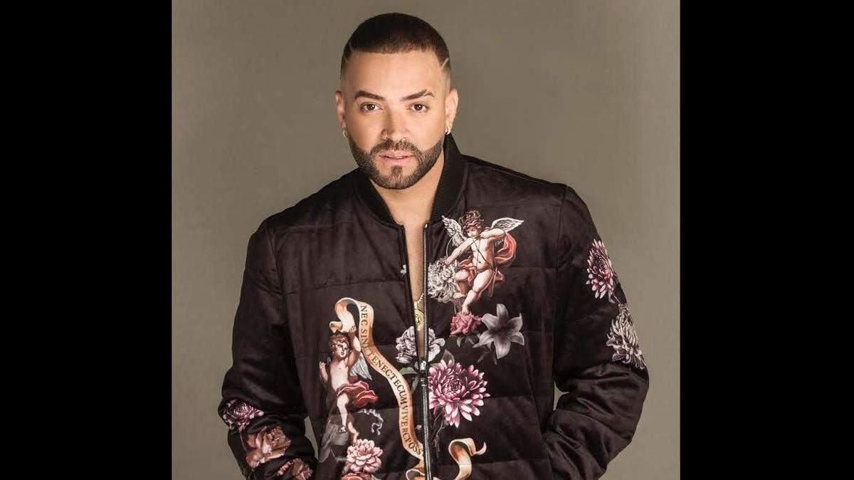 Nacho participa como jurado en el programa televisivo “The Voice”, de República Dominicana.