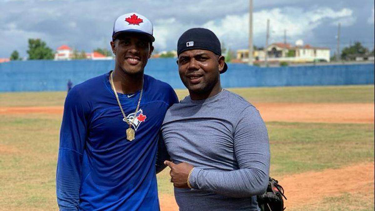 LIVAN CHAVIANO junto con su entrenador y consejero Yoan Pino en Dominicana.