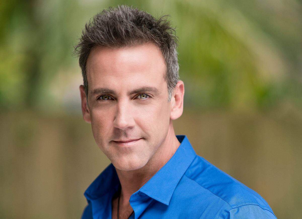 Carlos Ponce copresentará la gala de Miss Universo con Jacky Bracamontes.