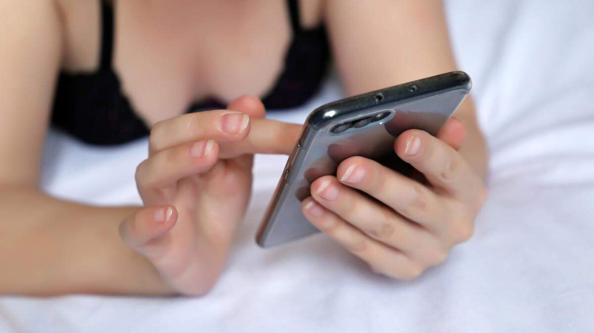 Esta es una práctica de elevado riesgo tanto con alguien de confianza y todavía más arriesgada con un desconocido.