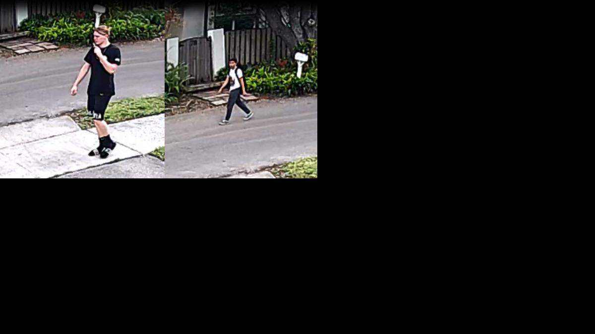 En un video de vigilancia de la casa aparece uno de los dos jóvenes caminando por Forest Circle el pasado 2 de noviembre.