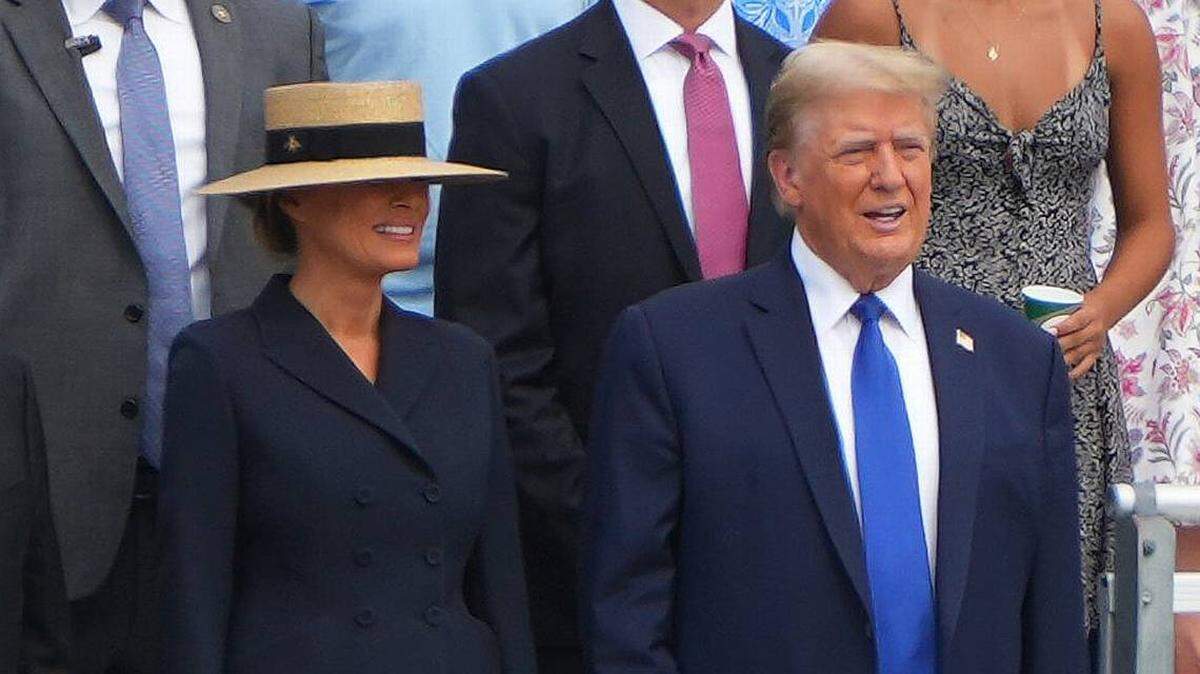 El ex presidente Donald Trump y su esposa Melania asisten a la graduación de secundaria de su hijo, Barron en la Oxbridge Academy.