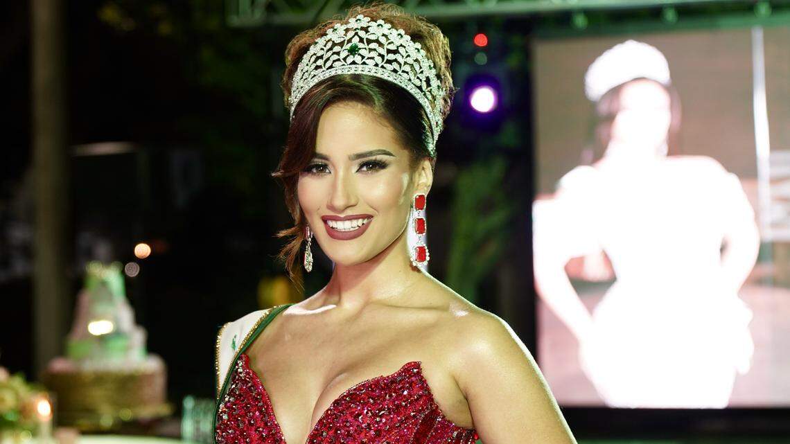 Leah Reyes Amores, estudiante de onceno grado de Miami, ganó el certamen de Miss Teen Earth 2025, celebrado en la India.