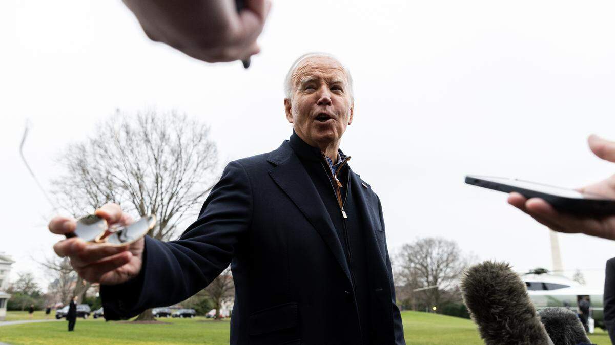 El presidente Joe Biden ordenó ataques en contra de grupos milicianos respaldados por Irán en respuesta a un atentado con drones que causó heridas a tres soldados estadounidenses en el norte de Irak.