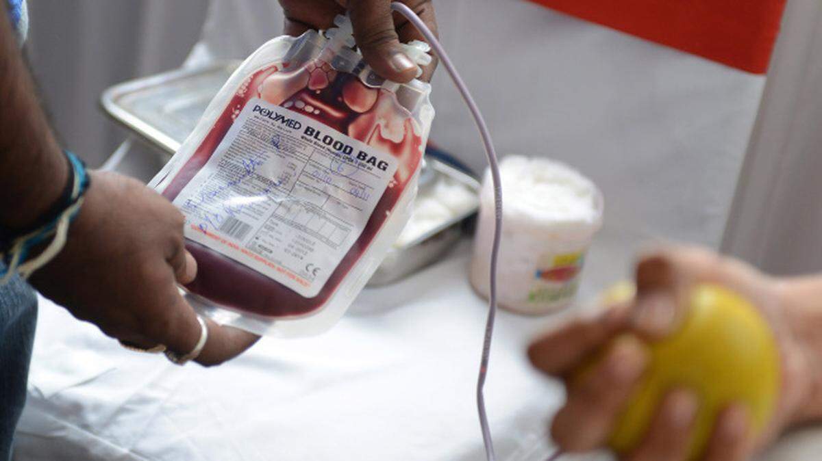 Cualquier persona que quiera donar sangre puede hacerlo visitando un centro de donaciones.