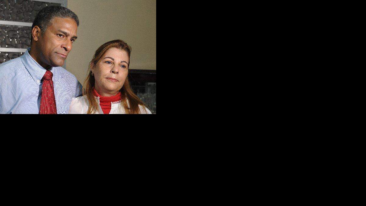Oscar Elías Biscet (izquierda) y su esposa Elsa Morejón posaron juntos el pasado 11 de marzo del 2011, fecha en que fue liberado el líder disidente.