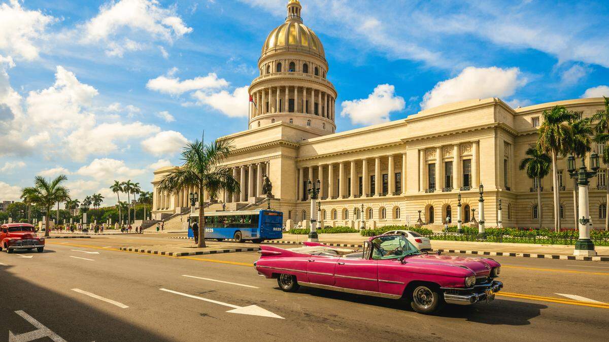 Cuba recibió en 2024 unos 2.2 millones de viajeros internacionales, casi 10% menos que el año previo y la peor cifra en 17 años, sin contar los años de la pandemia. Foto de archivo del Capitolio de La Habana.