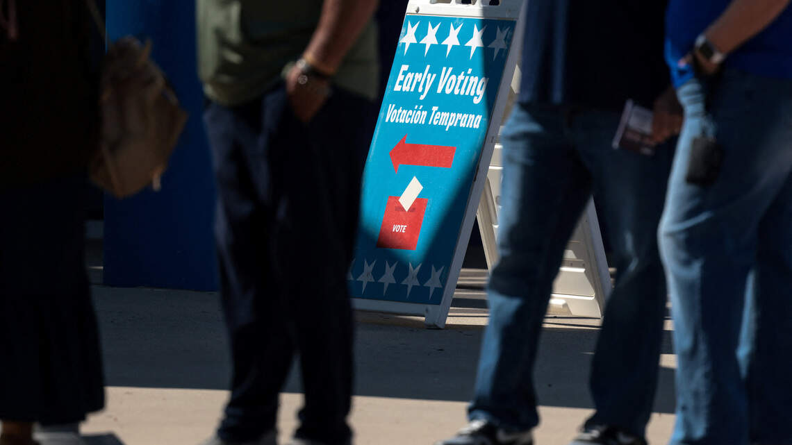 Nuevo sondeo muestra que 54% de los latinos votarán por los demócratas