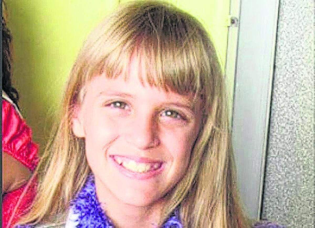 Nubia Barahona tenía 10 años cuando su cuerpo —impregnado de sustancias químicas y envuelto en plástico— fue hallado en la cama de una camioneta propiedad de Jorge Barahona, el hombre que la adoptó a ella y a su hermano gemelo, y que está acusado del crimen.