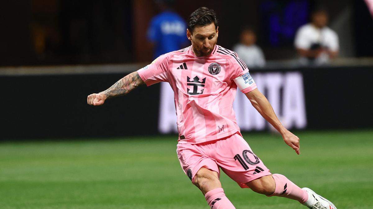 El astro del Inter Miami Lionel Messi anotó el gol de tiro libre que le dio el triunfo a su equipo ante Porto, en el partido del Grupo A del Mundial de Clubes celebrado el 19 de junio de 2025 en el Mercedes-Benz Stadium en Atlanta.