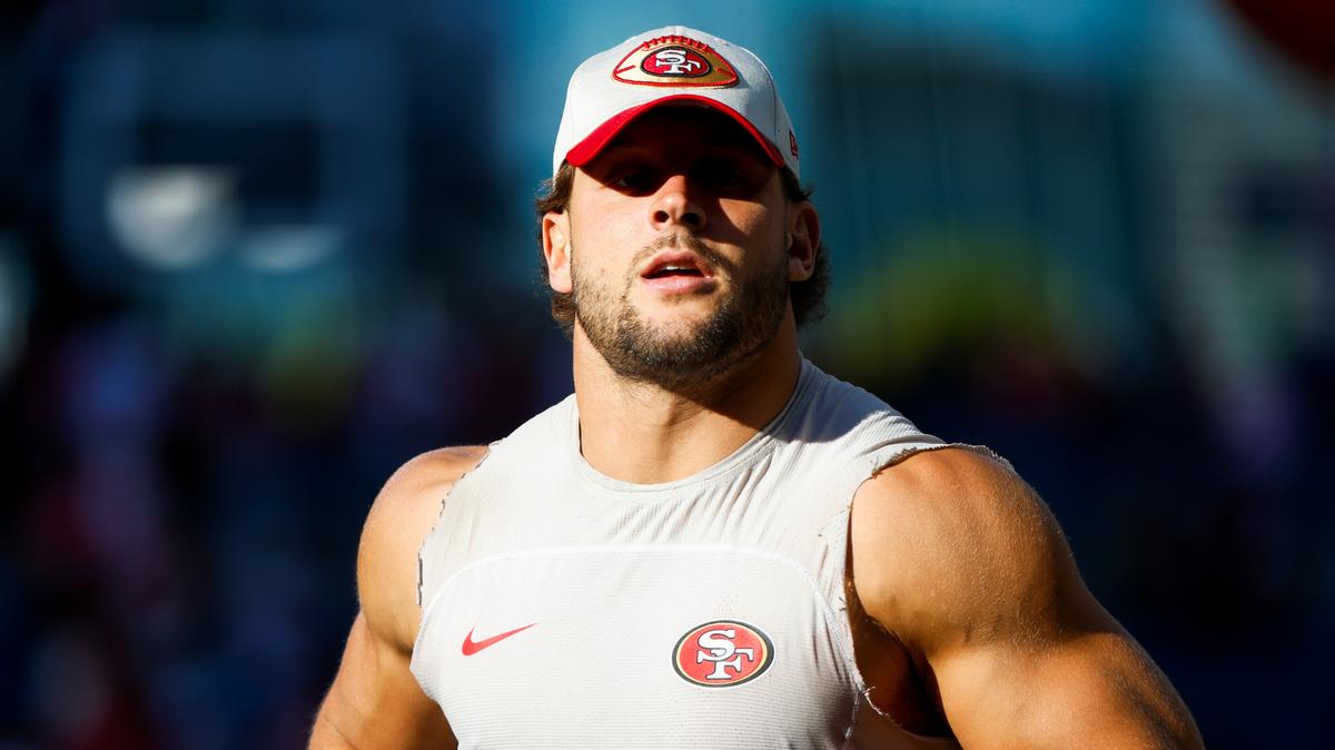 Foto de archivo. La NFL multó este sábado a Nick Bosa, defensive end de los 49ers de San Francisco, con $11,255 por usar una gorra con la leyenda ‘Make America Great Again’ (Hagamos que Estados Unidos vuelva a ser grande), lema de la campaña a la presidencia de ese país de Donald Trump.
