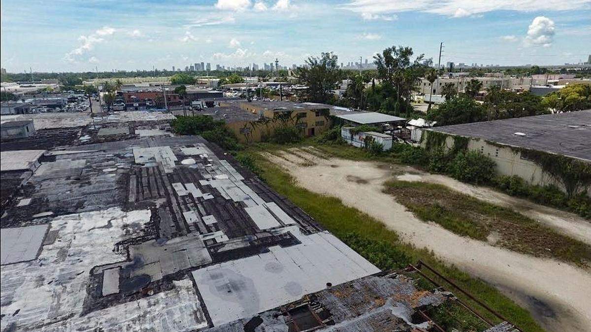 La desarrolladora Avra ​​Jain, quien revivió el Vagabond Motel y otras propiedades del distrito MiMo, ahora está tratando de hacer lo mismo en el distrito industrial del este de Hialeah. Está convirtiendo un conjunto de almacenes en un lugar de música, comida y eventos de moda llamado Factory Town, un plan maestro de un lote de 276,560 pies cuadrados ubicado. Enero 21, 2022
