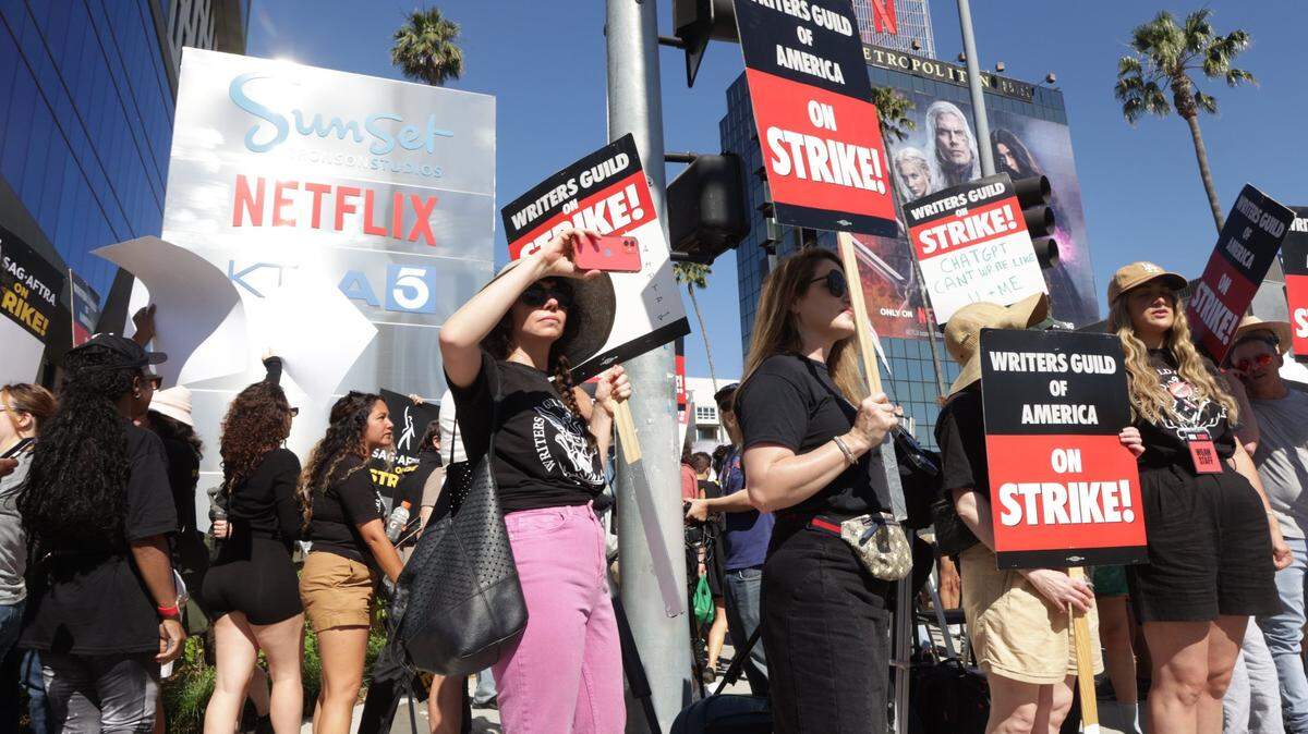 El sindicato de actores de Hollywood llegó a un acuerdo tentativo con los estudios el miércoles para poner fin a su huelga, concluyendo así una disputa laboral de meses que provocó una parálisis histórica en el sector del entretenimiento.