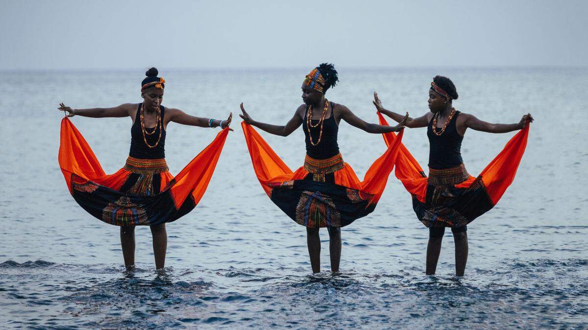 Los garífuna son una comunidad que habita en La Ceiba, descendientes de la etnia africana y Caribeña.