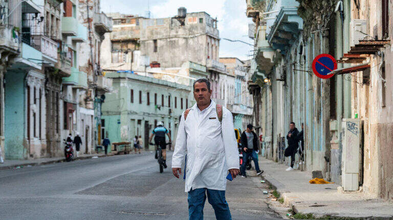 Cuba inicia otra ‘revolución’ salarial: ¿cuánto ganarán en dólares los médicos y deportistas?
