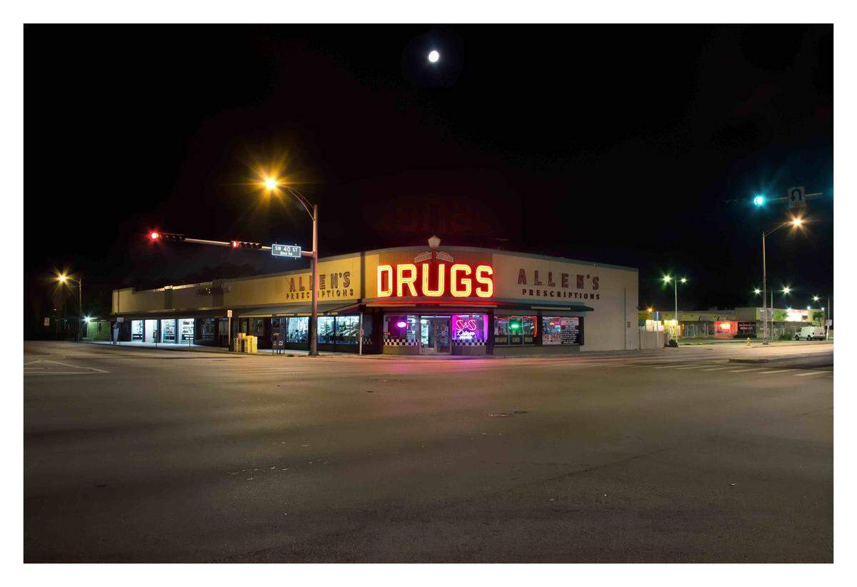 “Allen’s Drugs”, 2012, impresión digital sobre papel satinado, 20 x 30 pulgadas. Edición de 5 más dos pruebas de artista.