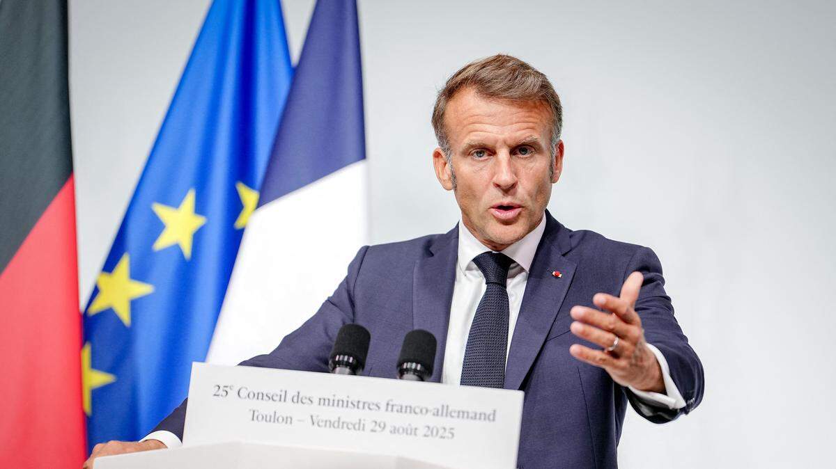 El presidente de Francia, Emmanuel Macron, ofrece una conferencia de prensa junto al canciller de Alemania, Friedrich Merz, el 29 de agosto de 2025, en Toulon, Francia.