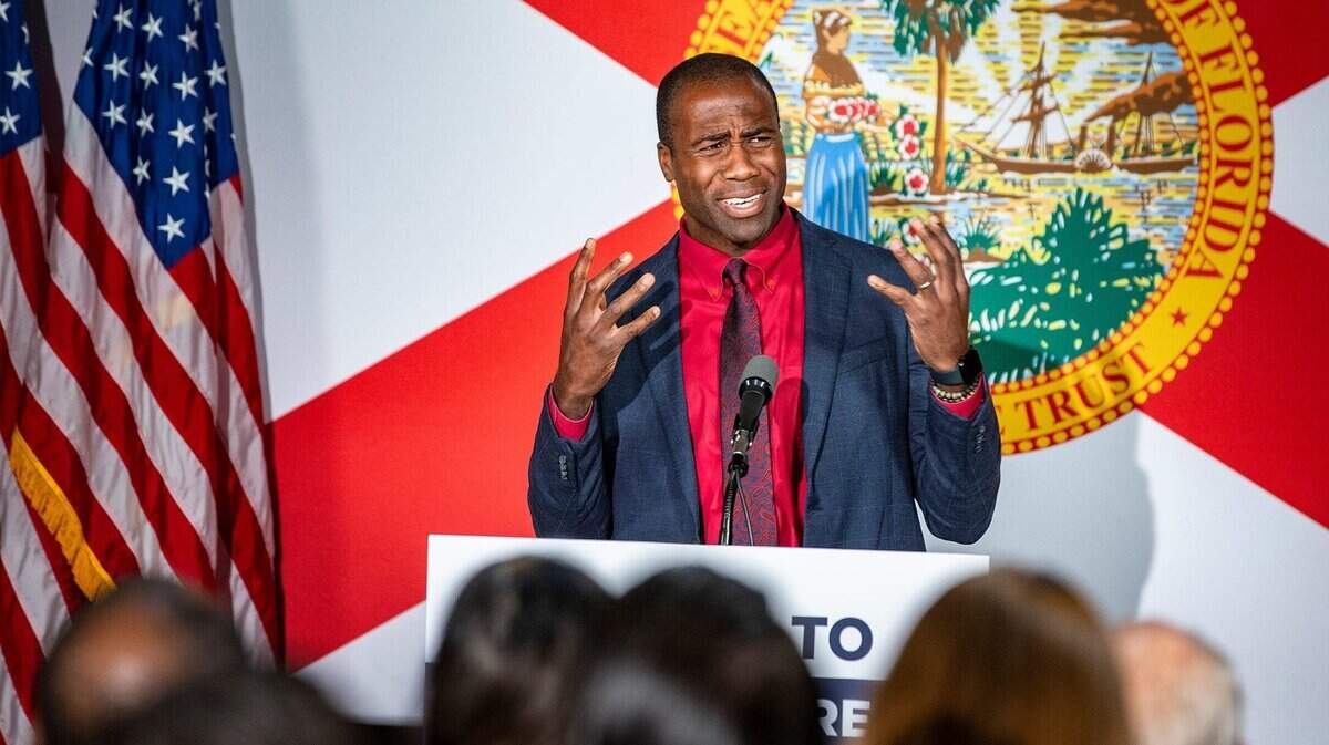Joseph Ladapo, Cirujano General de Florida, ha revertido una norma de salud pública que durante mucho tiempo ha mantenido bajo control los brotes de sarampión en el estado. 