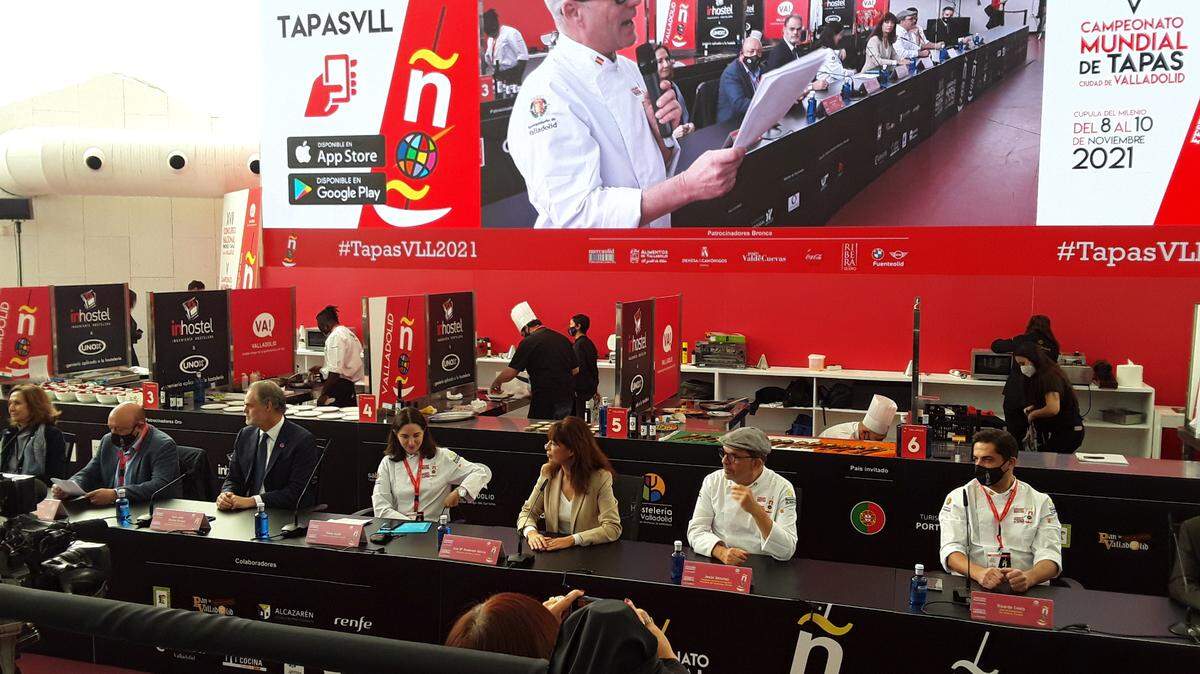 El jurado del Concurso Nacional y el Campeonato Mundial estuvo presidido entre otros, por Jesús Sánchez, chef propietario del restaurante Cenador de Amós, de Cantabria, con 3 estrellas Michelin, y compartió esa responsabilidad en esta lid mundial con Elena Arzak del restaurante Arzak en Donostia, Guipúzcoa, también con 3 estrellas Michelin.