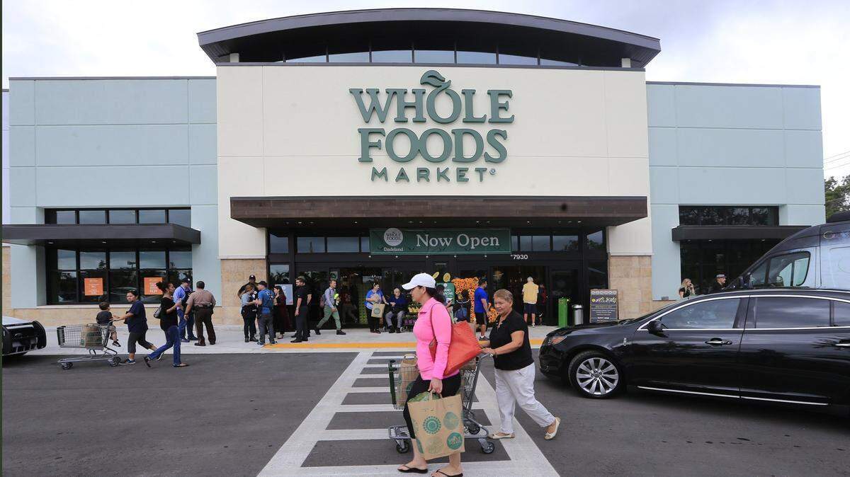 Foto de archivo de la inauguración de un nuevo Whole Foods Market en la zona de Kendall, cerca de Pinecrest, en el 7930 SW 104th Street de Miami, el 10 de enero de 2018.
AL DIAZ | adiaz@miamiherald.com