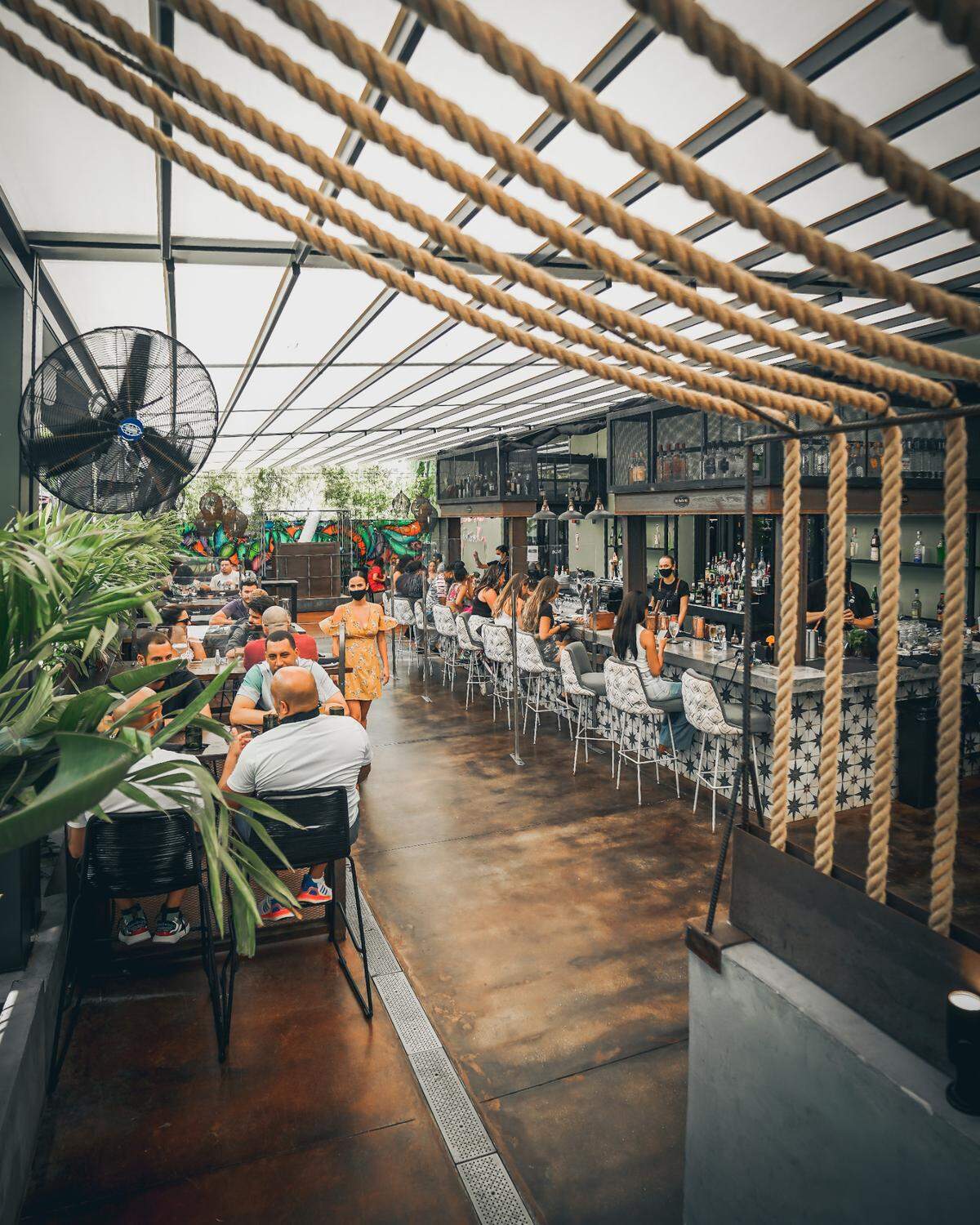 El restaurante de moda en Wynwood Le Chick Miami ofrece un brunch especial.