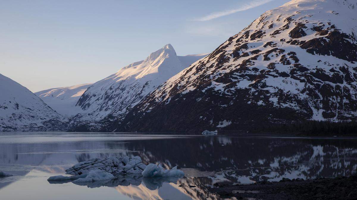 El hielo en Anchorage se ha vuelto impredecible y ha creado nuevos peligros a veces mortales y una serie de problemas prácticos que irrumpen en el ritmo de la cotidianeidad.