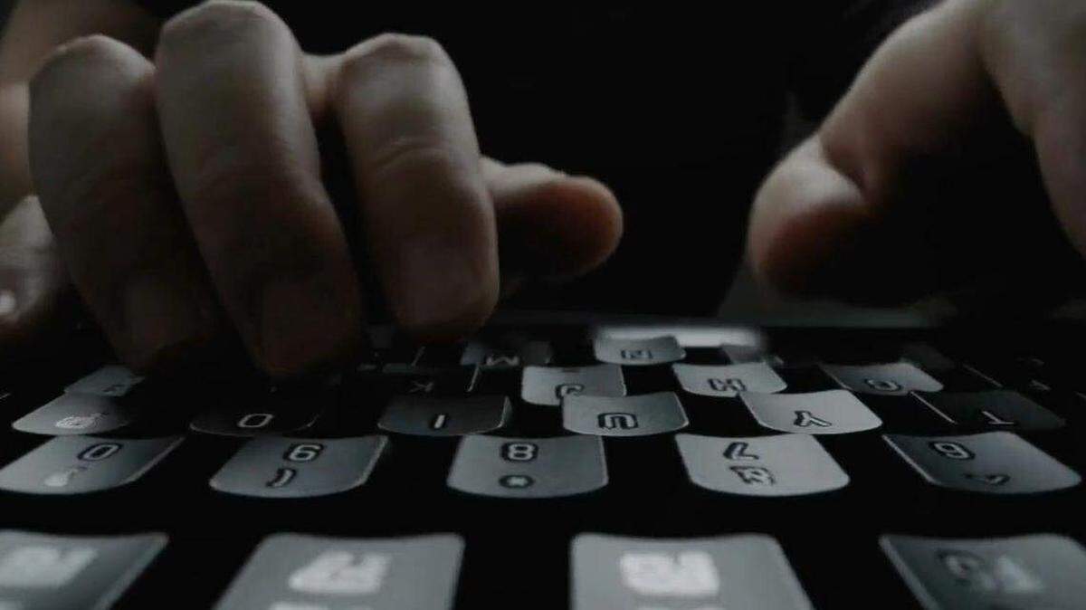 Según los investigadores, el grupo estaba involucrado en un esquema de fraude para la verificación de licencias de agentes de seguros en la ahora extinta D&R Financial Services en Virginia Gardens.