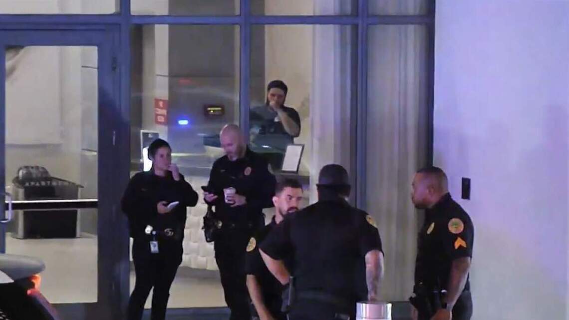 Gerente de restaurante argentino de Coconut Grove es acusado de matar a su madre en su apartamento de Brickell