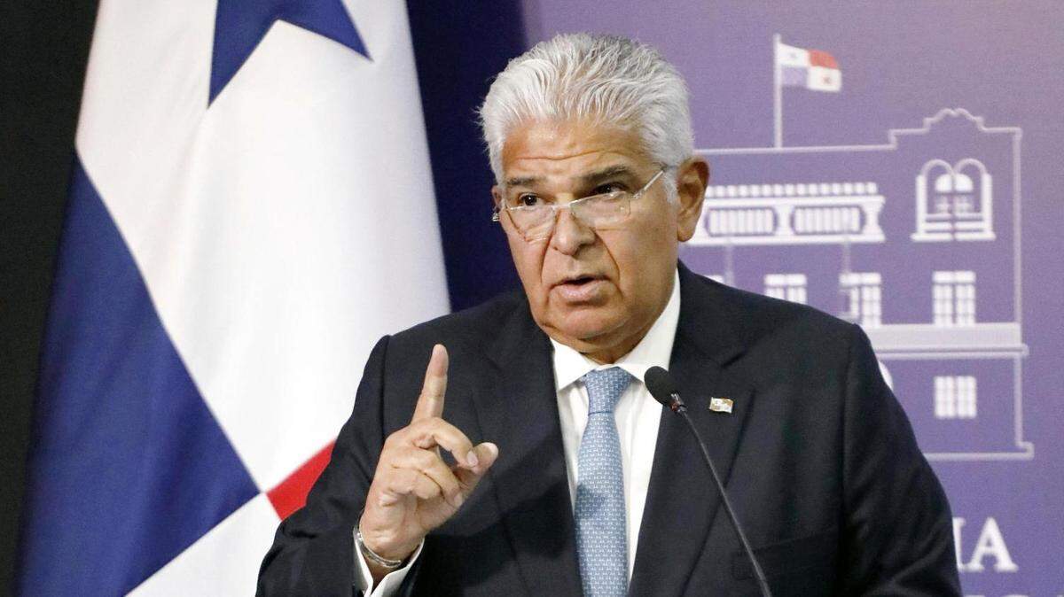 El presidente de Panamá, José Raúl Mulino, ofrece una conferencia de prensa en la Ciudad de Panamá el 2 de febrero de 2025.