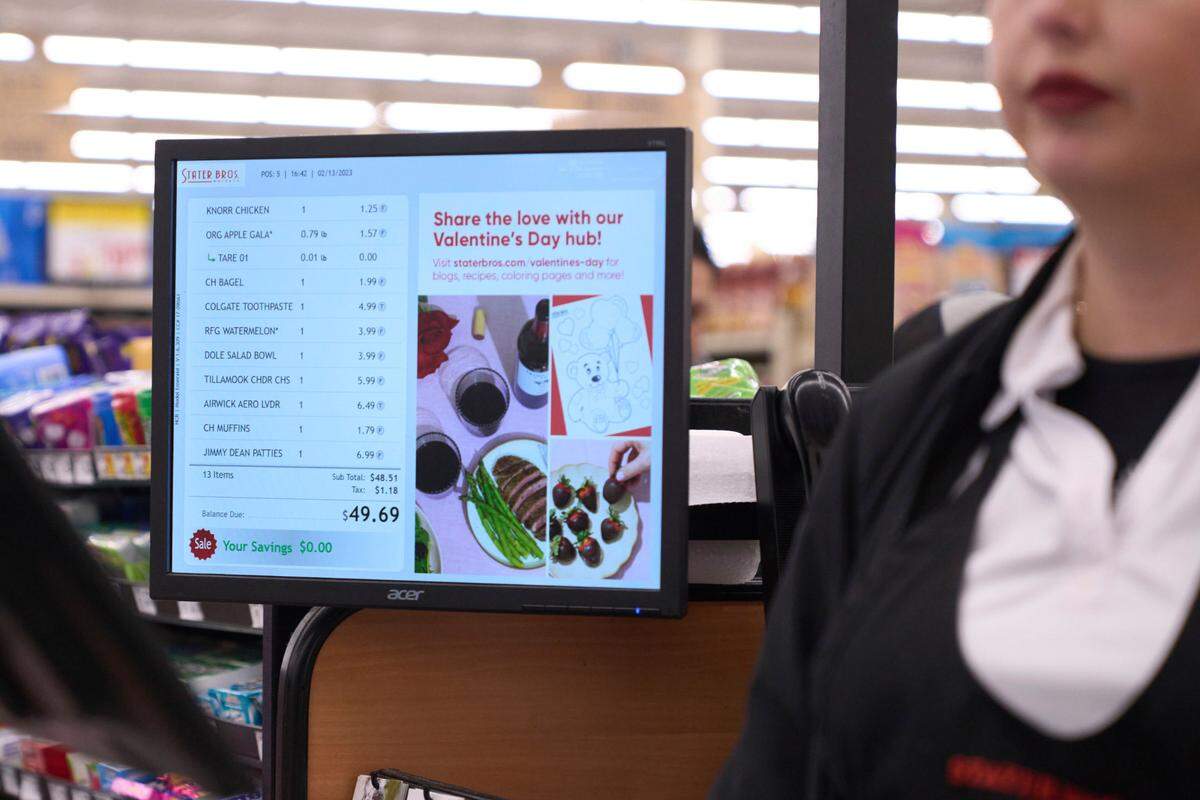 Además de un aumento de alrededor del 3 % en los beneficios de SNAP, hay cambios en los requisitos de trabajo para algunos beneficiarios del programa.