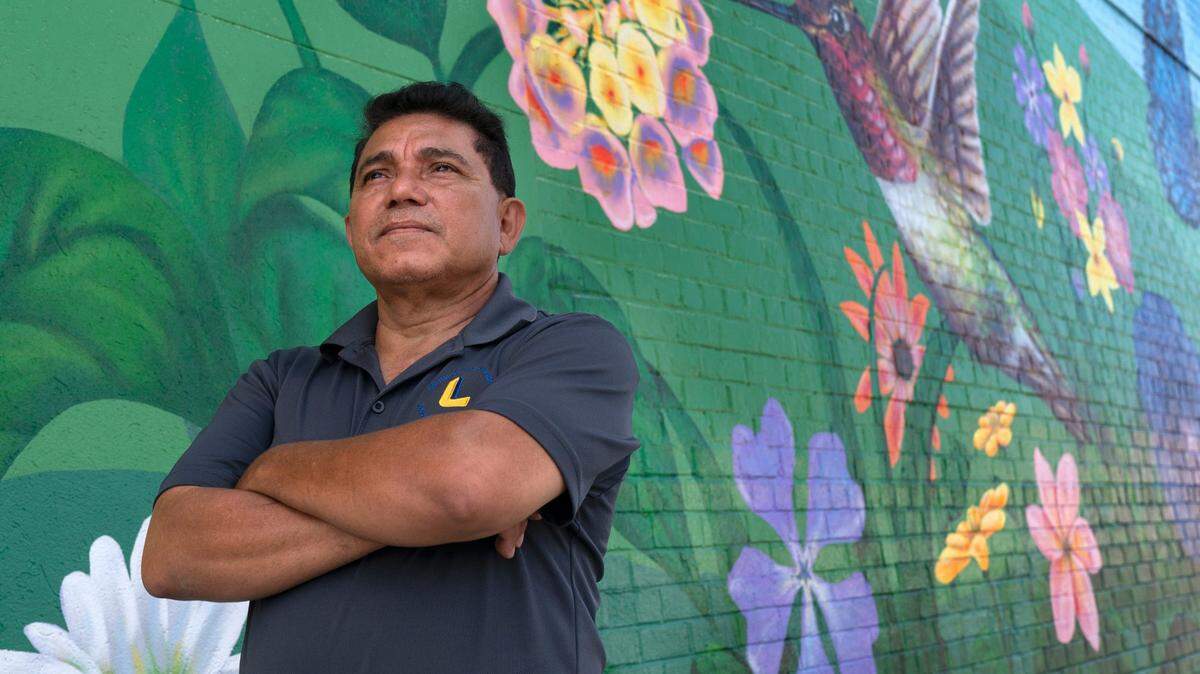 Foto de archivo. Arnoldo Díaz, de El Salvador, posa para un retrato en Hyattsville, Maryland, el 30 de agosto de 2021. 
