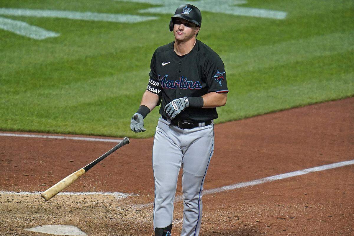 JJ Bleday reacciona tras recibir una base por bolas en el partido del sábado entre los Marlins y los Piratas, celebrado el 23 de julio de 2022 en Pitsburgh.