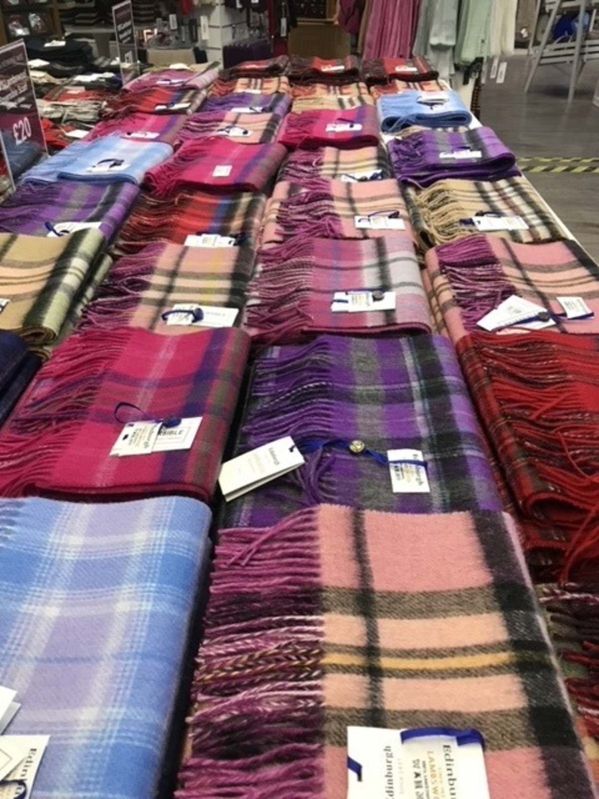 Tartan, tejidos de clanes escoceses.