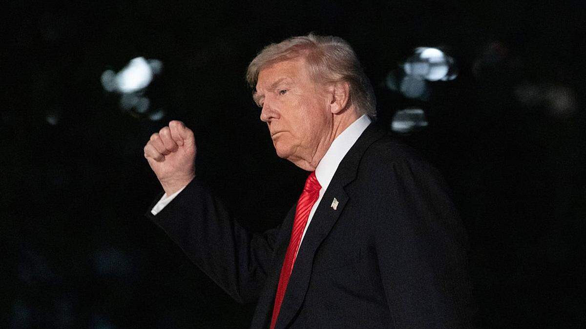 El presidente de Estados Unidos, Donald Trump, reiteró el domingo su amenaza de una operación militar en Nigeria por “asesinatos de cristianos”, luego de que el presidente del país africano sugiriera una reunión para resolver el asunto.