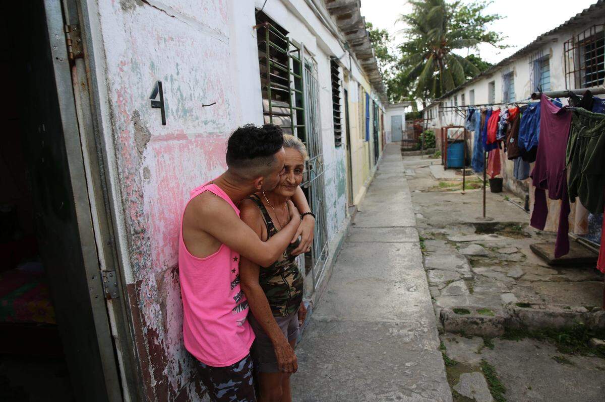 Cuba es el país de Latinoamericana más envejecido. Los adultos mayores enfrentan una difícil situación por la carencia de alimentos, largas colas y falta de electricidad.