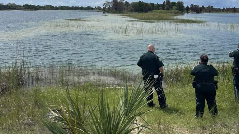 Nadar en zona prohibida se convirtió en una pesadilla: un caimán atacó a un menor