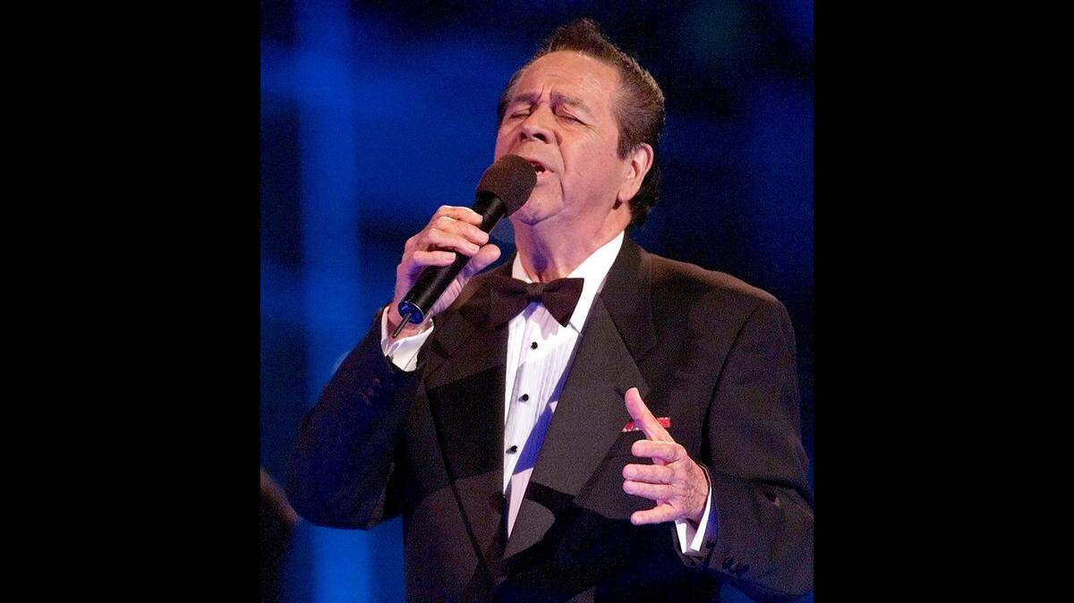 El legendario cantante de boleros Lucho Gatica falleció el martes  a los 90 años.