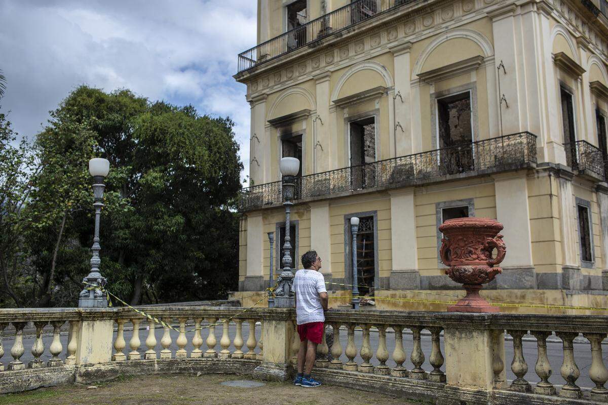 El abandono desde hace décadas del Museo Nacional —que había sido hogar de emperadores y la familia real de Brasil— destacó por su situación especialmente indignante para los investigadores.
