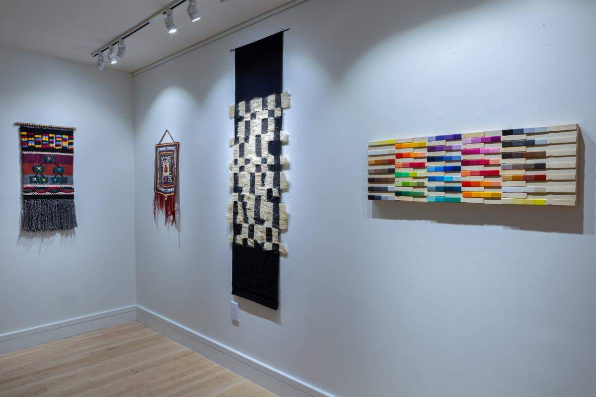 De izquierda a derecha:&nbsp;'Ancestry I'&nbsp;de Liliana Faieta;&nbsp;'My Own Armenian Rug'&nbsp;de Kari Hovaghimian,&nbsp;'Sisal',&nbsp;de Isabel Infante y&nbsp;'Chromatic Memory'&nbsp;de Jaqueline Reis.