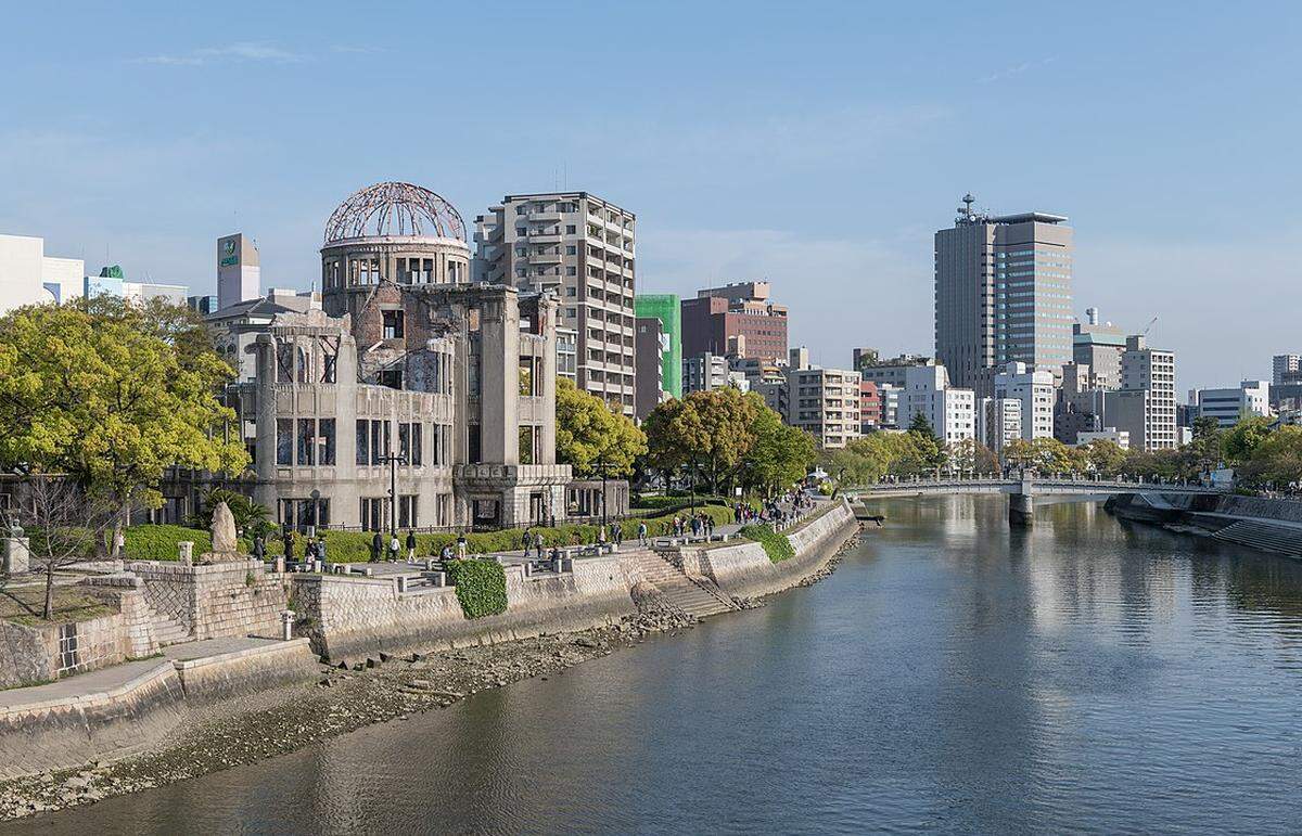 Vista noroeste de la Cúpula de la Bomba Atómica y el río Motoyasu, Hiroshima.