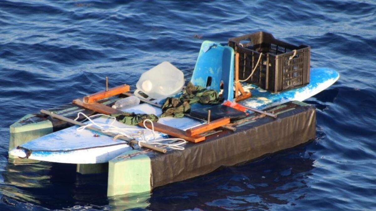 Los guardacostas de Estados Unidos rescataron a dos cubanos que fueron reportados como desaparecidos y que navegaban en una precaria embarcación construida con una table de surf.