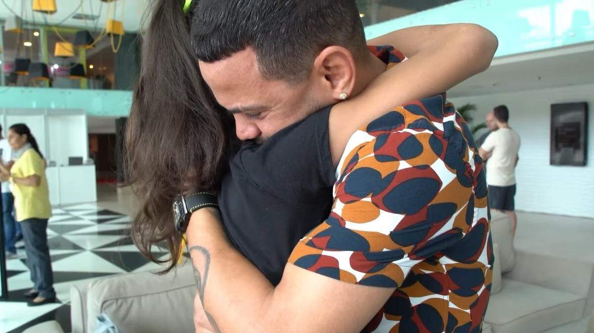 Robeisy Ramírez disfruta de una merecidas vacaciones y para muchos fue parte de una noticia conmovedora cuando se reencontró con su hija Renata en Brasil, después de cinco años sin verla. Pero el campeón cubano sabe que muy pronto habrá de volver a los gimnasios al lado de su profesor Ismael Salas.