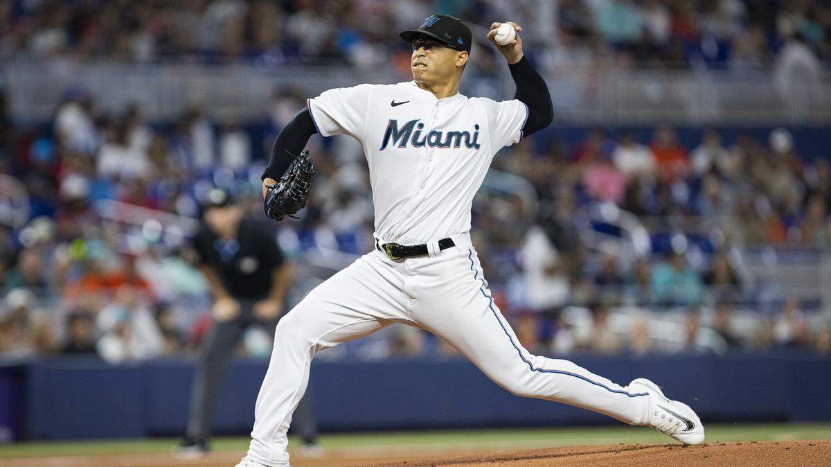 El abridor de los Marlins Jesús Luzardo lanzó seis entradas y un tercio y permitió dos carreras a la tanda de los Filis de Filadelfia, en el partido celebrado el 9 de julio de 2023 en Miami.