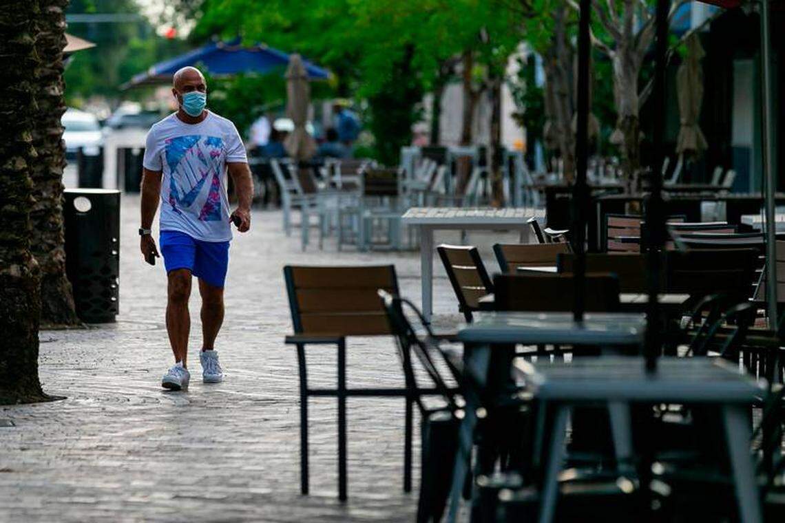 El Condado Miami-Dade emitió una nueva orden el 9 de julio, donde limitaba a los restaurantes a solo servir comidas al aire libre y permitir recogidas para tratar de mitigar la propagación del coronavirus. Algunos dueños decidieron cerrar.