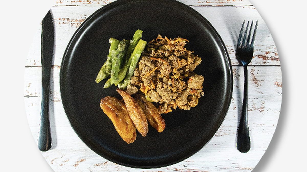 Paleo picadillo de pavo con plátanos maduros.