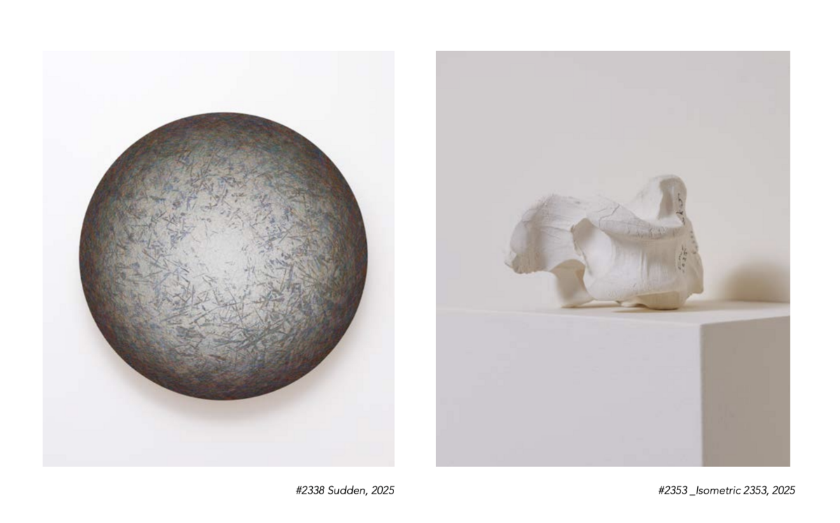 La galería Piero Atchugarry presenta la exposición individual de Emil Lukas, conocido por sus obras construidas con miles de hilos tensados a mano.