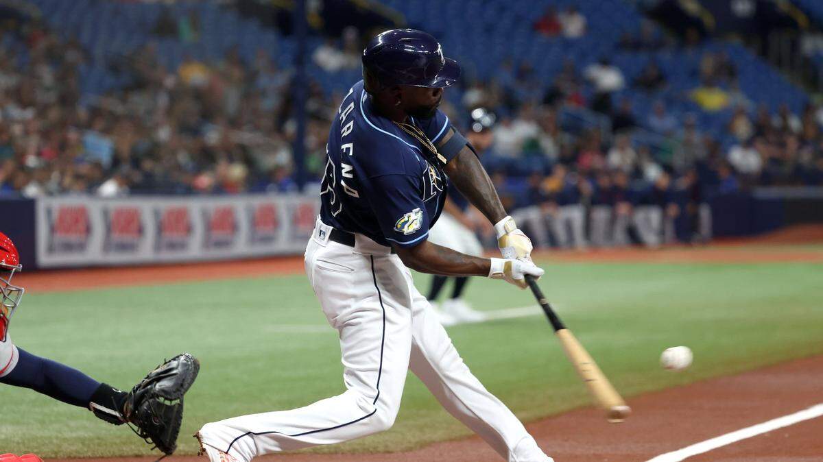  Los Rays de Tampa Bay hilvanaron su duodécima victoria en el comienzo de la temporada, para colocarse a una del récord de las mayores, al imponerse el miércoles 9-7 sobre los Medias Rojas de Boston, con un jonrón de tres carreras de Randy Arozarena.